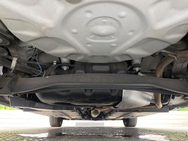 ��D�]�𒸂��Ă���܂��{�f�B�̒e�X�v���b�V���R�[�g���D�]��t���B�ʏ�̃K���X�R�[�g�ƈقȂ�A�ϋv�N��6�N�̖��@���K���X�R�[�e�B���O���A�{�f�B���L���C�ȏ�Ԃɕۂ��Ă���܂��B