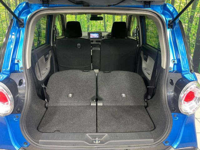 後席を格納すると、これだけの広さが!シーンに合わせたシートアレンジで、大きな荷物も積むことが出来ます♪