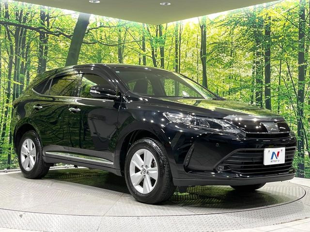 高透明度のガラス皮膜で撥水はもちろん、上質なツヤ・光沢を実現。紫外線や酸性雨から大切な愛車を保護し、色あせ・劣化を防止。「弾スプラッシュコート」、「弾プリミッサコート」からお選びいただけます。