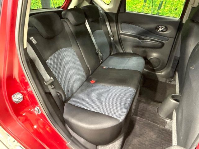 後部座席も気になるようなキズ・汚れやへたり等、大きなダメージはなく、良好な状態です。