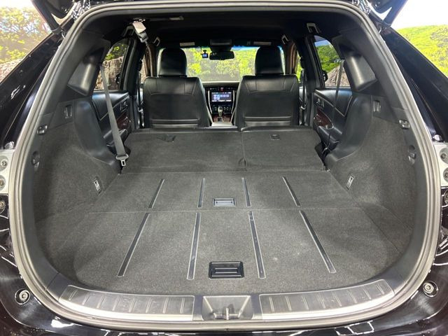 ���i�̂���������ʋ΁A���}���ɏ\���ȉ׎��X�y�[�X���m�ۂ��Ă���܂��B�Z�J���h�V�[�g��|���ƁA�傫�ȉו��̐ύڂ��\�ł���