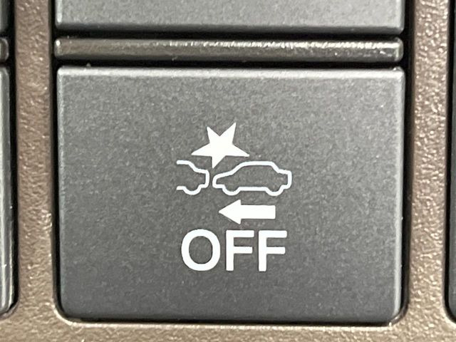 【ホンダセンシング】走行中に前方の車両等を認識し、衝突しそうな時は警報とブレーキで衝突回避と被害軽減をアシスト。より安全にドライブをお楽しみいただけます。