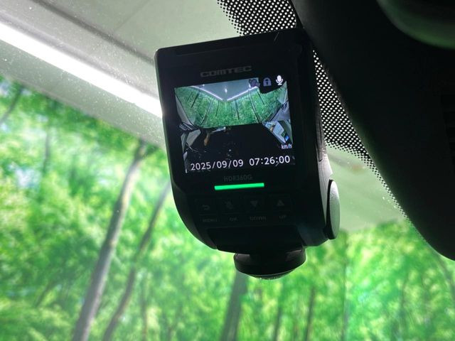 【ドライブレコーダー】安心・安全なカーライフに必須のドライブレコーダーを装備!走行中はもちろん、あおり運転や事故に遭遇した際の状況も映像で記録し、万一のリスクに備えます。