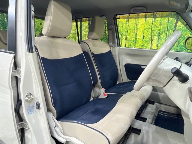 運転席シート廻りは使用感も少なく、良好な状態となっています。前オーナー様が丁寧に使っていたことがよくわかりますね。