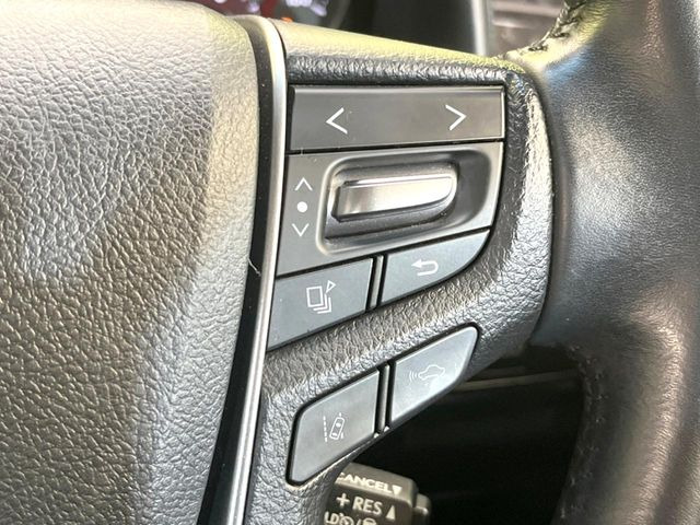 【トヨタセーフティセンス】走行中に前方の車両等を認識し、衝突しそうな時は警報とブレーキで衝突回避と被害軽減をアシスト。より安全にドライブをお楽しみいただけます。