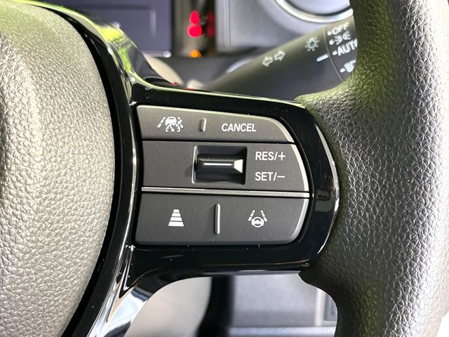 【アダプティブクルーズコントロール】高速道路での長距離走行が楽に!!自動で速度を保つクルーズコントロールが、衝突軽減システムと連携し、前方の車両を感知して車間を保つように速度調節してくれます!!