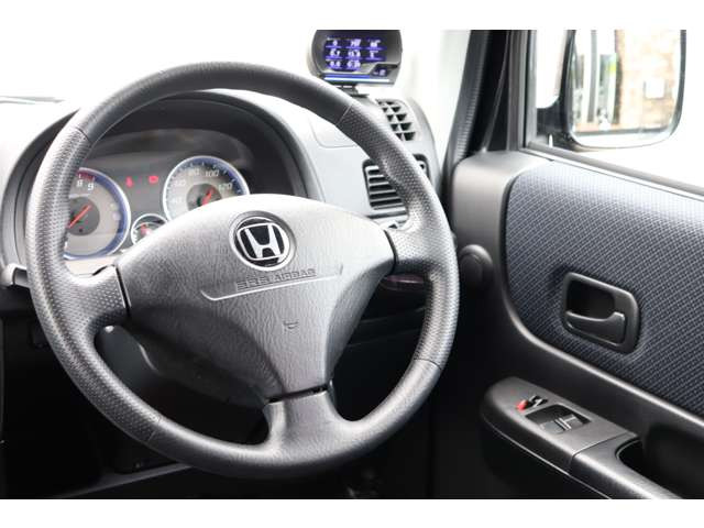 よく触れるステアリングは傷も少なく綺麗な状態です!