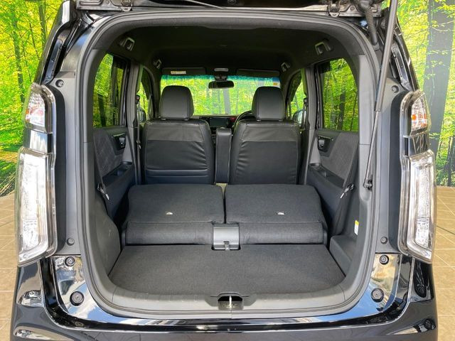 後席を格納すると、これだけの広さが!シーンに合わせたシートアレンジで、大きな荷物も積むことが出来ます♪