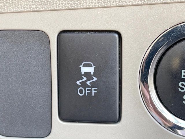 �y������h�~���u�z�ԗ��̉���������m����ƁA�����I�Ɏԗ��̐i�s������ۂ悤�Ɏԗ��𐧌䂵�܂��B�J�̓��ȂǊ���₷���H�ʏ󋵂ł����S�ȉ^�]���\�ł��B