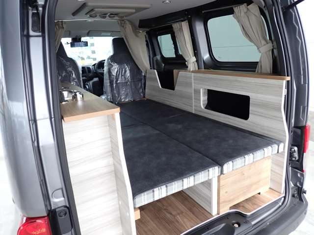 ���C���e���A�̃|�C���g�́A�����ڐ��Ńf�U�C�����ꂽ�؂₩�ȃJ���[�����O�B�Ⴂ�����⏬���Ȏq�ǂ��̂���t�@�~���[�ł��y�������i�g���ł���A�J�W���A���ȃC���[�W���傫�Ȗ��͂ƂȂ��Ă��܂���