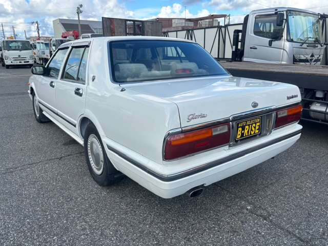 グロリアセダン2.0 V20Eスーパーカスタム