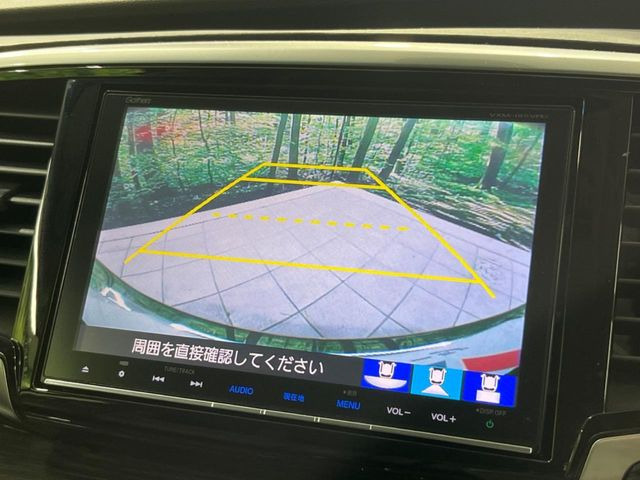 【バックカメラ】駐車時に後方がリアルタイム映像で確認できます。大型商業施設や立体駐車場での駐車時や、夜間のバック時に大活躍!運転スキルに関わらず、今や必須となった装備のひとつです!