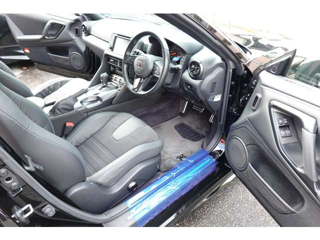 �y�I�v�V�����z����GT-R�t���A�}�b�g�EGT-R��p�A���~�y�_���B