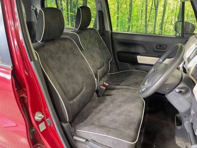 運転席シート廻りは使用感も少なく、良好な状態となっています。丁寧に使われていたことがよくわかりますね。