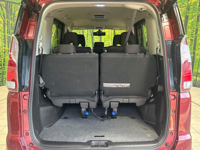 ���i�̂���������ʋ΁A���}���ɏ\���ȉ׎��X�y�[�X���m�ۂ��Ă���܂��B�Z�J���h�V�[�g��|���ƁA�傫�ȉו��̐ύڂ��\�ł���