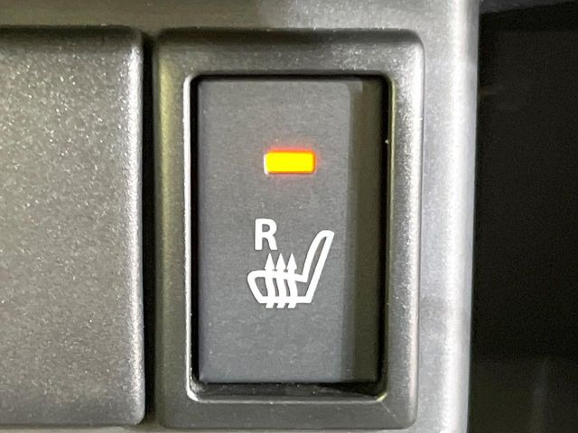 【シートヒーター】寒い日に重宝するシートヒーター!エアコンより早く温まってくれるので寒がりの人も安心ですね♪エアコンの温風は乾燥するから苦手、という方にもをおすすめです。