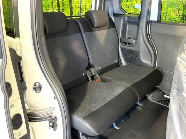 高品質なオリジナルフロアマットもオプションにてご用意しております。お好きなデザインやカラーをお車に合わせて選んでいただくことができます♪