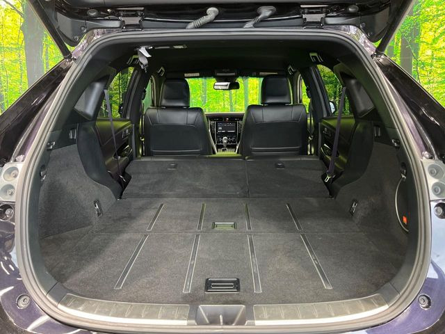 後席を格納すると、これだけの広さが!シーンに合わせたシートアレンジで、大きな荷物も積むことが出来ます♪