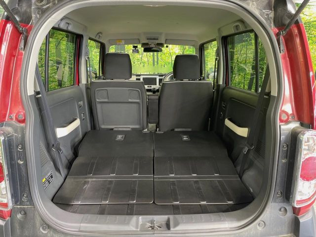 普段のお買い物や通勤、送迎等に十分な荷室スペースを確保しております。セカンドシートを倒すと、大きな荷物の積載も可能です♪