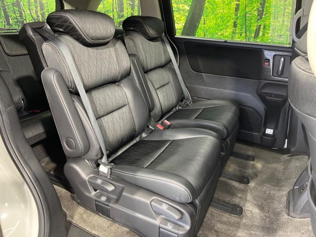 【オットマン付セカンドシート】足を延ばしてリラックスしたいときに便利なオットマン!ロングドライブや仮眠の際にもゆったり快適にお過ごしいただけます♪