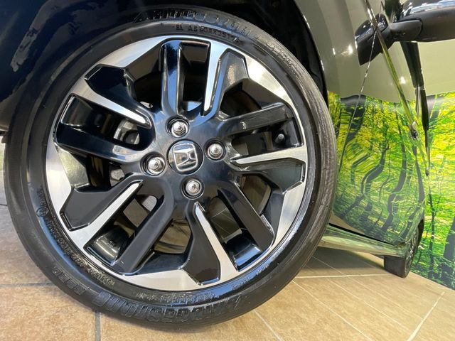 【純正15インチアルミホイール】外観にマッチした純正アルミホイールを装着しております。各種社外アルミホイールや、スタッドレスタイヤも取扱いしております。是非ご相談ください♪