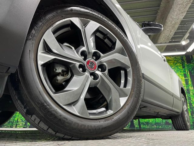 �y����18�C���`�A���~�z�C�[���z�O�ςɃ}�b�`���������A���~�z�C�[���𑕒����Ă���܂��B�e��ЊO�A���~�z�C�[����A�X�^�b�h���X�^�C�����戵�����Ă���܂��B���񂲑��k����������