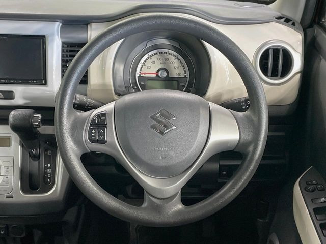 ステアリングも使用感が少なく、きれいな状態となっております♪