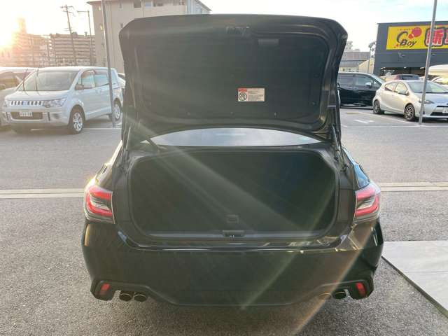 彦根インターからお車で3分とアクセス便利!近くには有名観光地の彦根城もありますので、観光と合わせてのご来店も良いですね♪活気溢れる自慢のスタッフがお客様のご来店をお待ちしております!