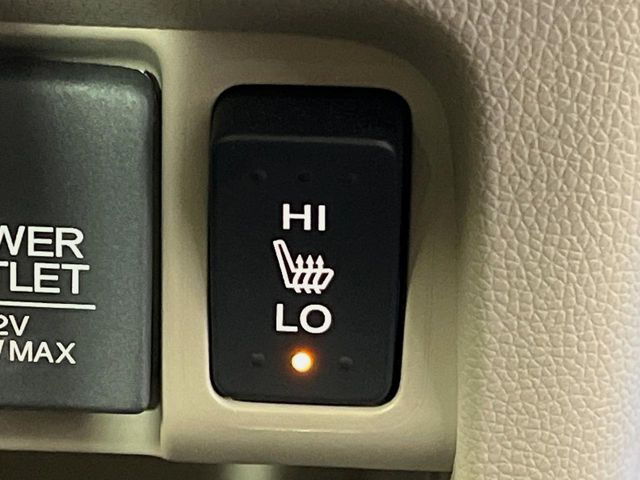 【シートヒーター】寒い日に重宝するシートヒーター!エアコンより早く温まってくれるので寒がりの人も安心ですね♪エアコンの温風は乾燥するから苦手、という方にもをおすすめです。