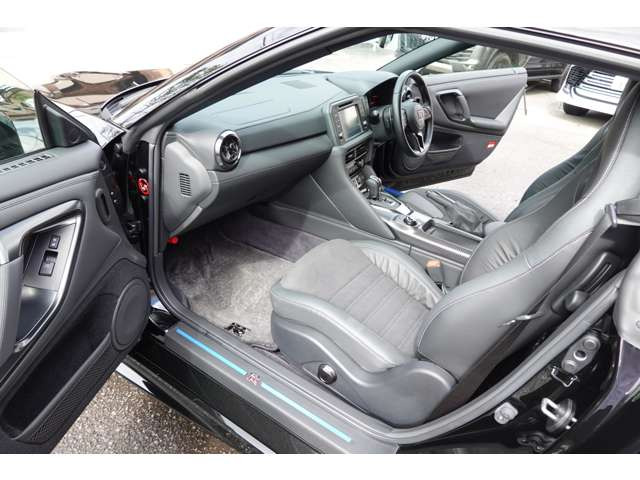 GT-R���S����X�J�b�t�v���[�g�EGT-R���S����t���A�}�b�g�B