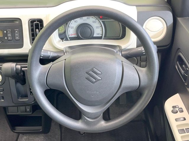 ステアリングも使用感が少なく、きれいな状態となっております♪