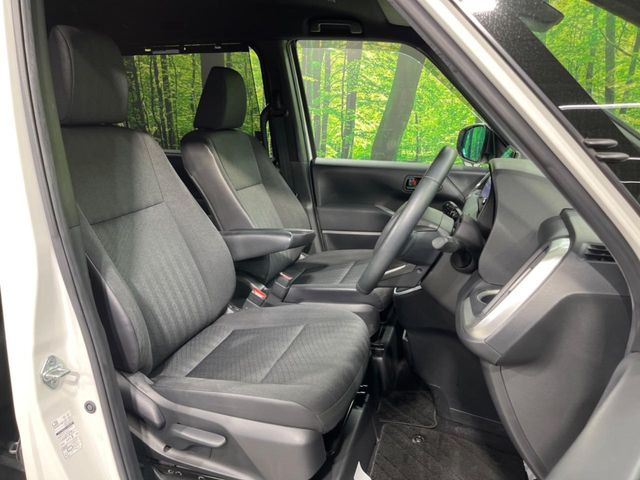 運転席シート廻りは使用感も少なく、良好な状態となっています。丁寧に使われていたことがよくわかりますね。【シートヒーター】寒い日に重宝するシートヒーター!エアコンより早く温まってくれるので寒がりの人も安