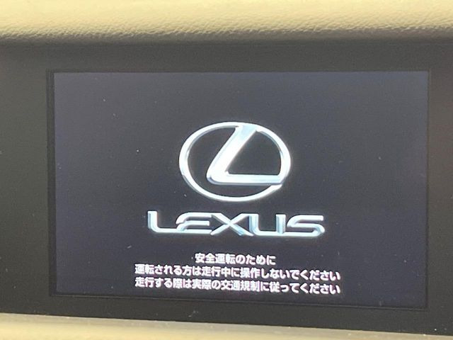 【メーカー純正ナビ】インテリアに溶け込むスタイリッシュな「専用設計」メーカーナビを装備♪視認性や操作性など基本性能にも優れ、より上質なカーライフをお楽しみいただけます。