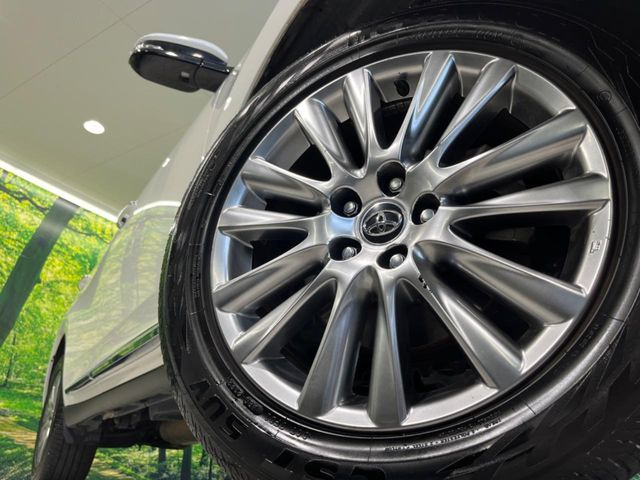 �y����18�C���`�A���~�z�C�[���z�O�ςɃ}�b�`���������A���~�z�C�[���𑕒����Ă���܂��B�e��ЊO�A���~�z�C�[����A�X�^�b�h���X�^�C�����戵�����Ă���܂��B���񂲑��k����������