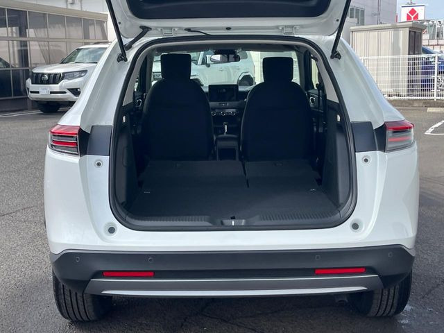 後席を格納すると、これだけの広さが!シーンに合わせたシートアレンジで、大きな荷物も積むことが出来ます♪