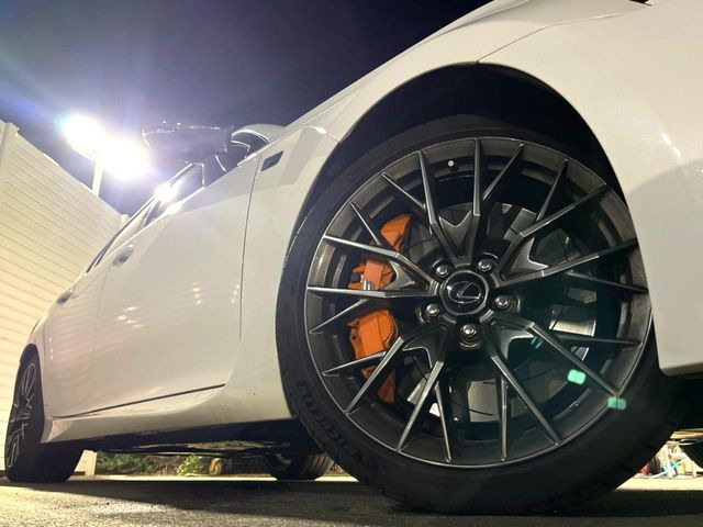 �y����19�C���`�A���~�z�C�[���z�O�ςɃ}�b�`���������A���~�z�C�[���𑕒����Ă���܂��B�e��ЊO�A���~�z�C�[����A�X�^�b�h���X�^�C�����戵�����Ă���܂��B���񂲑��k����������