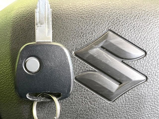 【キーレス】少し離れた場所からでもボタン一つでドアの開錠・施錠ができるのでとっても便利!ドアの鍵穴周りに傷をつけることもありません♪