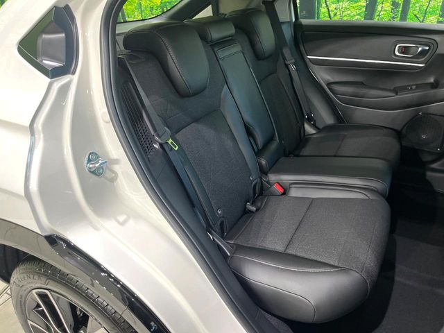 ���i���ȃI���W�i���t���A�}�b�g���I�v�V�����ɂĂ��p�ӂ��Ă���܂��B���D���ȃf�U�C����J���[�����Ԃɍ��킹�đI��ł����������Ƃ��ł��܂���