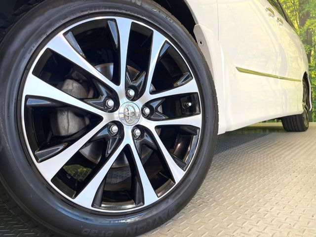 【純正18インチアルミホイール】外観にマッチした純正アルミホイールを装着しております。各種社外アルミホイールや、スタッドレスタイヤも取扱いしております。是非ご相談ください♪