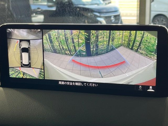 【360°ビューモニター】専用のカメラにより、上から見下ろしたような視点で360度クルマの周囲を確認することができます☆死角部分も確認しやすく、狭い場所での切り返しや駐車もスムーズに行えます。