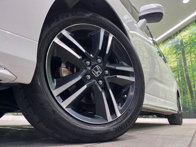 【純正18インチアルミホイール】外観にマッチした純正アルミホイールを装着しております。各種社外アルミホイールや、スタッドレスタイヤも取扱いしております。是非ご相談ください♪