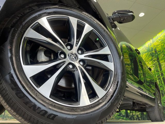 【純正18インチアルミホイール】外観にマッチした純正アルミホイールを装着しております。各種社外アルミホイールや、スタッドレスタイヤも取扱いしております。是非ご相談ください♪