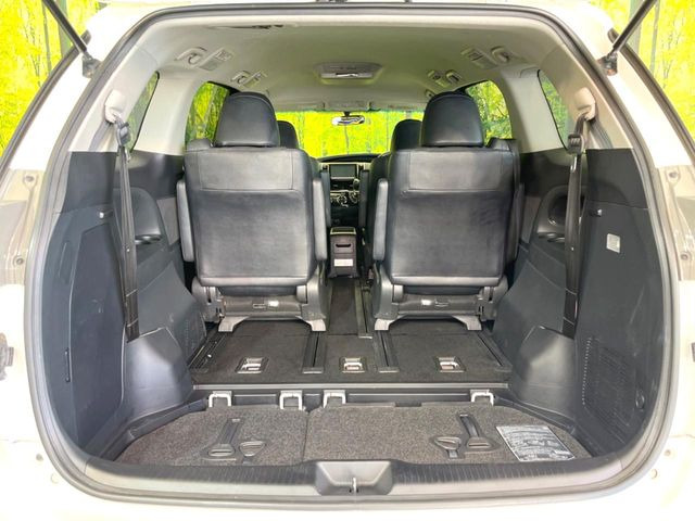 後席を格納すると、これだけの広さが!シーンに合わせたシートアレンジで、大きな荷物も積むことが出来ます♪