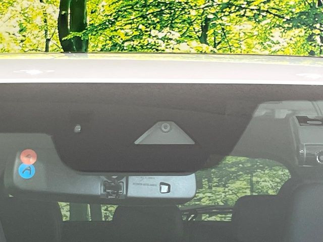 �y�X�}�[�g�u���[�L�T�|�[�g�z���s���ɑO���̎ԗ�����F�����A�Փ˂������Ȏ��͌x��ƃu���[�L�ŏՓˉ���Ɣ�Q�y�����A�V�X�g�B�����S�Ƀh���C�u�����y���݂��������܂��B