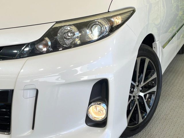 【HIDヘッドライト】非常に明るく前方を照らしてくれるので、悪天候や夜間の走行時も視界良好で安心してお乗りいただけます。