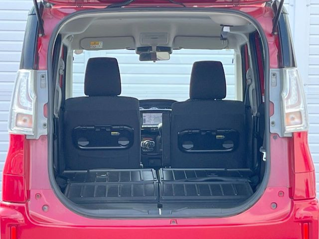 ���i�̂���������ʋ΁A���}���ɏ\���ȉ׎��X�y�[�X���m�ۂ��Ă���܂��B�Z�J���h�V�[�g��|���ƁA�傫�ȉו��̐ύڂ��\�ł���