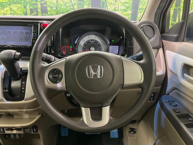 【ステアリングスイッチ】運転中、前方から目線をそらすことなく、オーディオ等の操作が可能な便利機能!安心&快適なドライブを演出してくれます♪