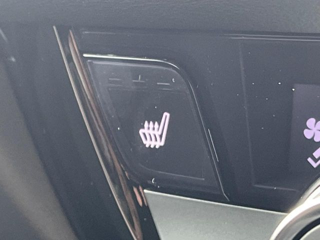 【前席シートヒーター】寒い日に重宝するシートヒーターを装備!エアコンより早く温まってくれるので寒がりの人も安心ですね♪エアコンの温風は乾燥するから苦手、という方にもをおすすめです。