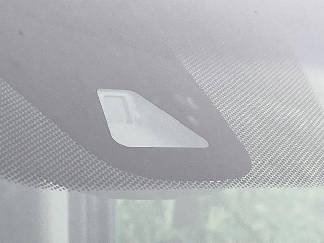 �y�z���_�Z���V���O�z���s���ɑO���̎ԗ�����F�����A�Փ˂������Ȏ��͌x��ƃu���[�L�ŏՓˉ���Ɣ�Q�y�����A�V�X�g�B�����S�Ƀh���C�u�����y���݂��������܂��B