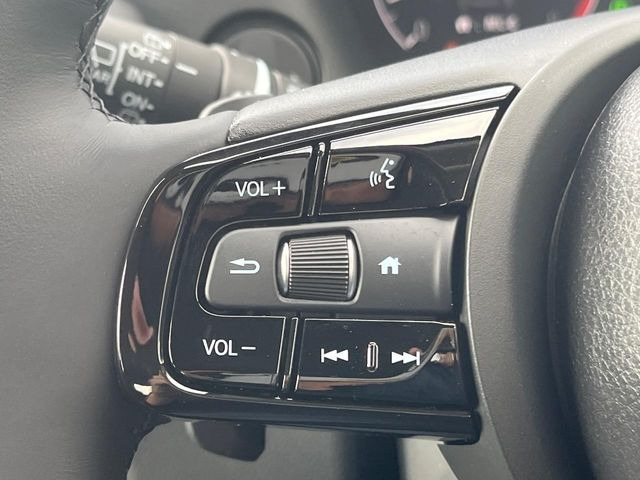 【ステアリングスイッチ】運転中、前方から目線をそらすことなく、オーディオ等の操作が可能な便利機能!安心&快適なドライブを演出してくれます♪